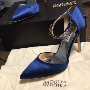 Brand new Badgley Mischka satin pumps